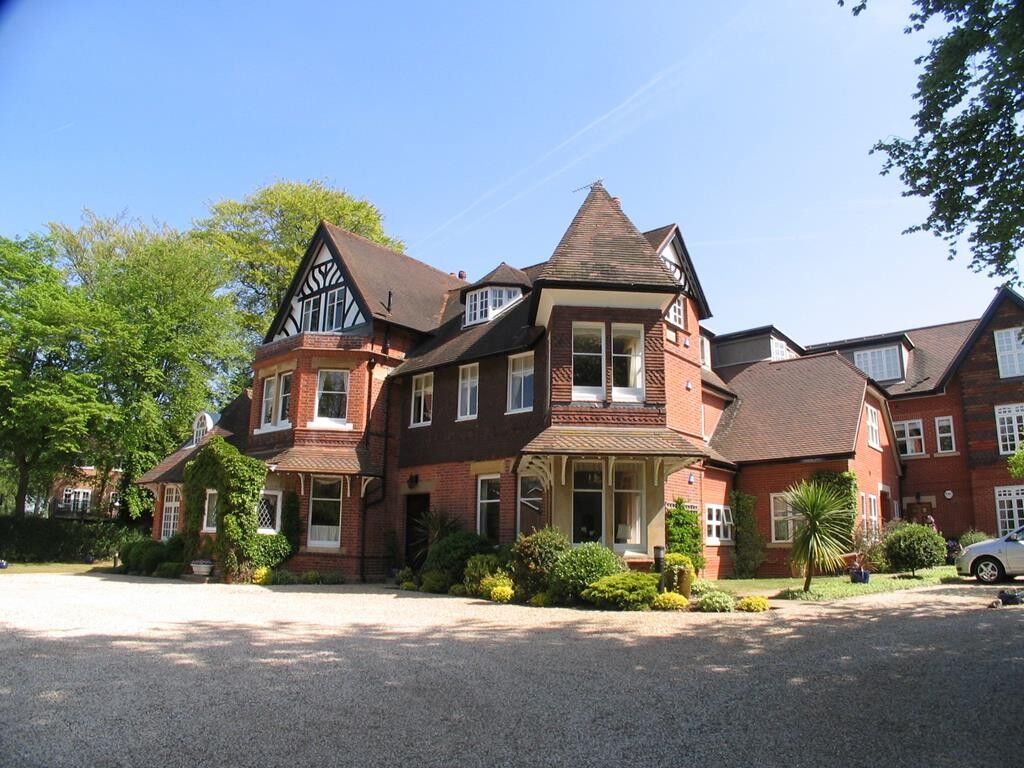 2 bedroom  flat for sale Court Gardens, Cleeve Road, Goring, RG8, main image