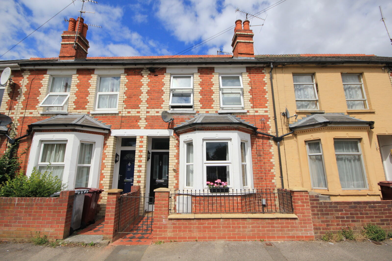 2 bedroom mid terraced house for sale Wilton Road, Reading, RG30, main image