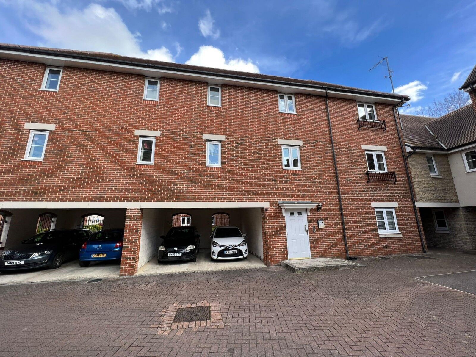 2 bedroom  flat to rent, Available from 09/12/2024 Thames View, Abingdon, OX14, main image