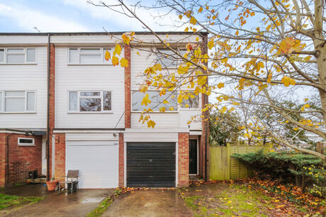 3 bedroom end terraced house for sale