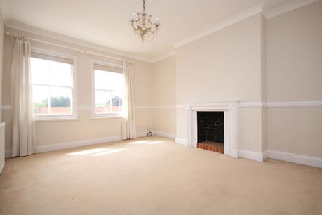 2 bedroom  flat to rent, Available from 02/09/2024