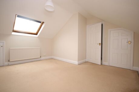 2 bedroom  flat to rent, Available from 02/09/2024