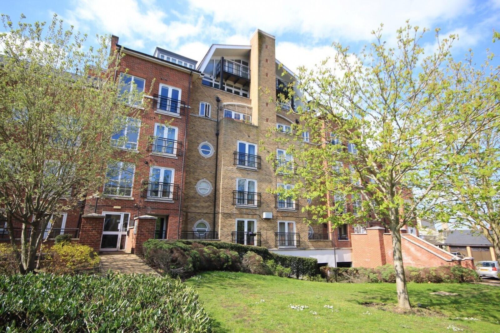 2 bedroom  flat for sale Aveley House, Iliffe Close, RG1, main image