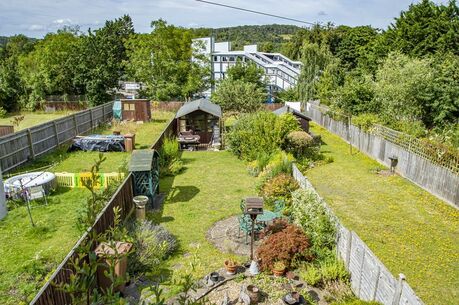 3 bedroom mid terraced house for sale