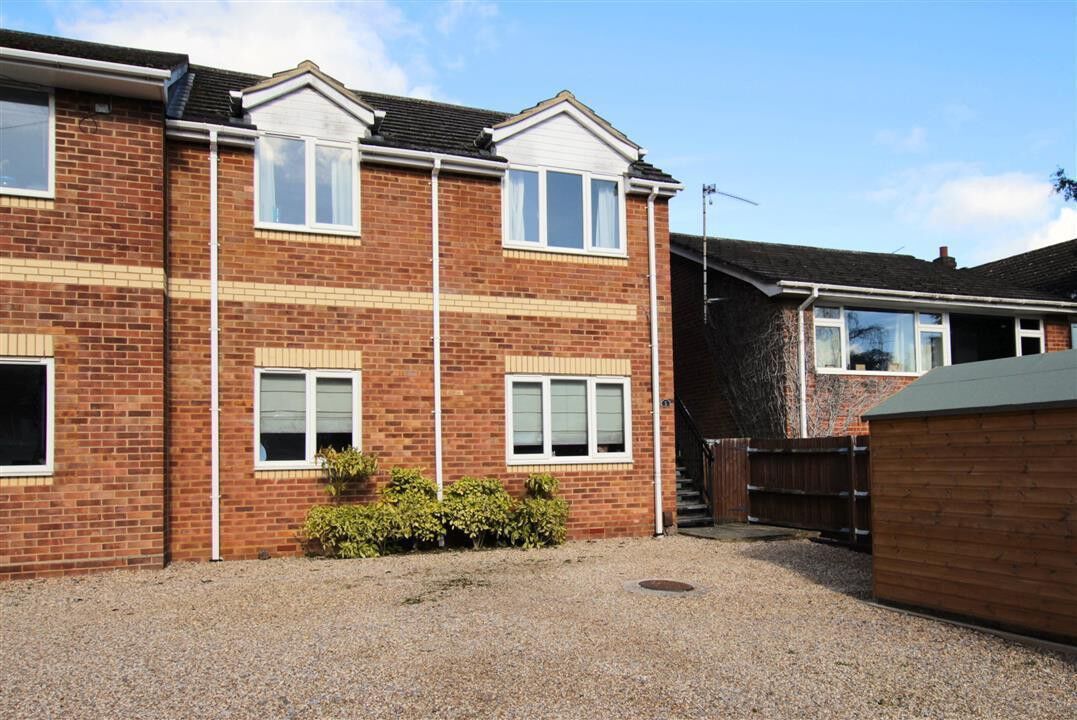 2 bedroom  flat to rent, Available now St. Marys Avenue, Purley On Thames, RG8, main image
