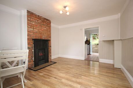 1 bedroom mid terraced house to rent, Available now