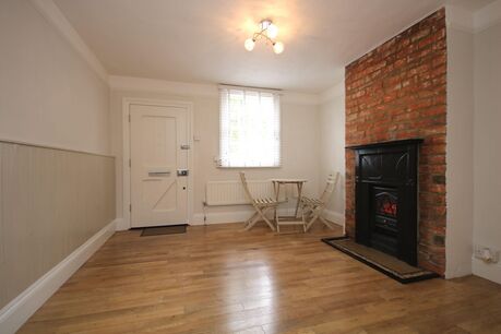 1 bedroom mid terraced house to rent, Available now