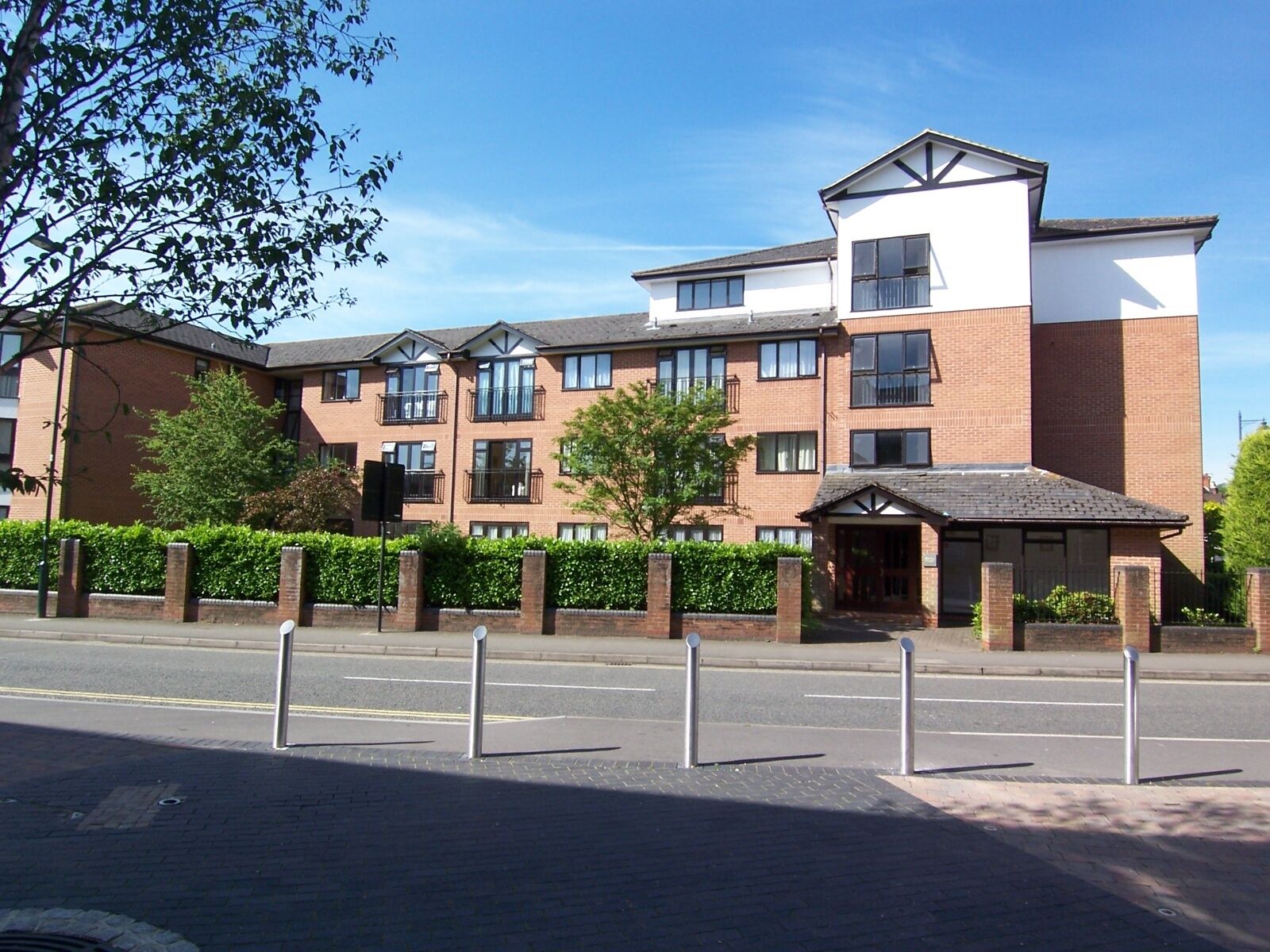 2 bedroom  flat to rent, Available from 07/02/2025 Imperial Court, Station Road, Henley-On-Thames, RG9, main image