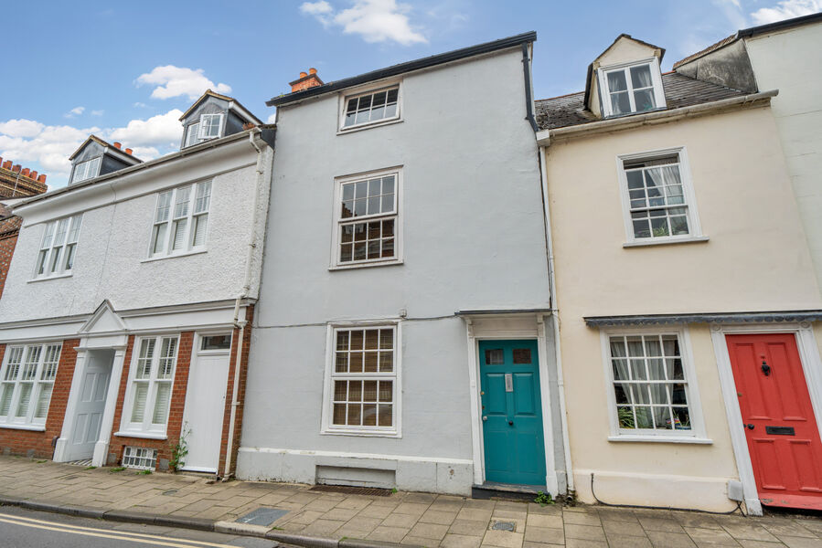 4 bedroom mid terraced house for sale
