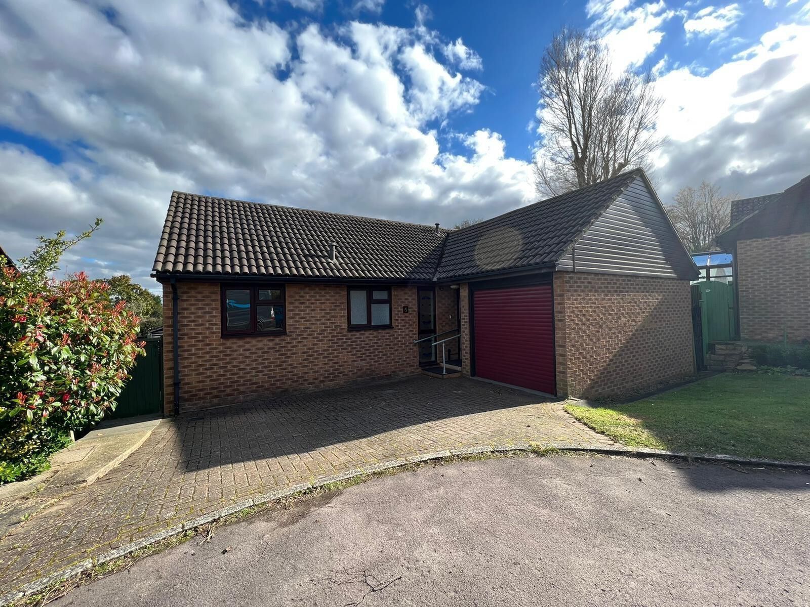 3 bedroom detached bungalow to rent, Available from 01/04/2025 Crozier Close, Oxford, OX2, main image