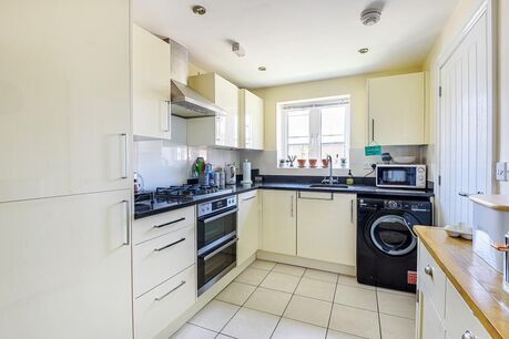 2 bedroom mid terraced house to rent, Available from 26/08/2024