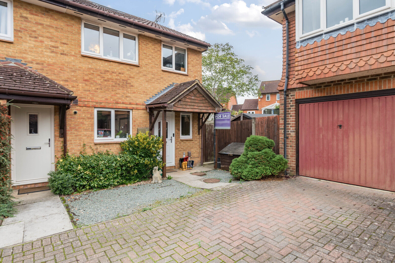 4 bedroom semi detached house for sale Hubbard Close, Twyford, RG10, main image