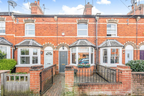 3 bedroom mid terraced house for sale