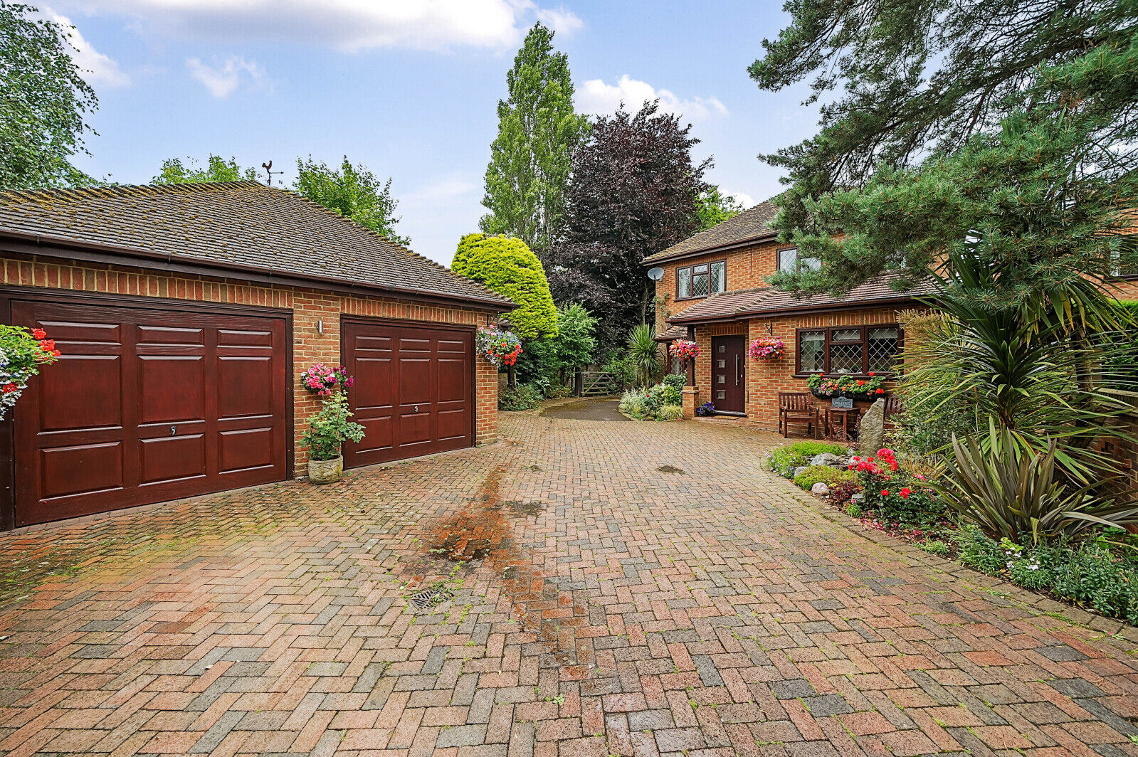 4 bedroom detached house for sale The Pines, Reading, RG10, main image