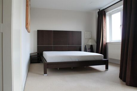 2 bedroom  flat to rent, Available from 17/11/2025