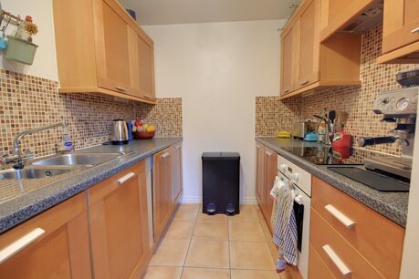 2 bedroom  flat for sale