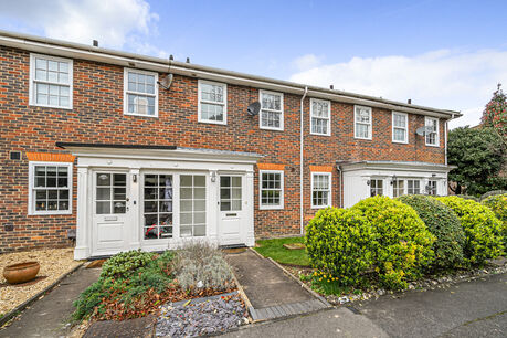 2 bedroom mid terraced house to rent, Available now