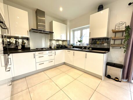 4 bedroom detached house to rent, Available unfurnished from 31/10/2024