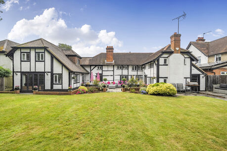 6 bedroom detached house for sale