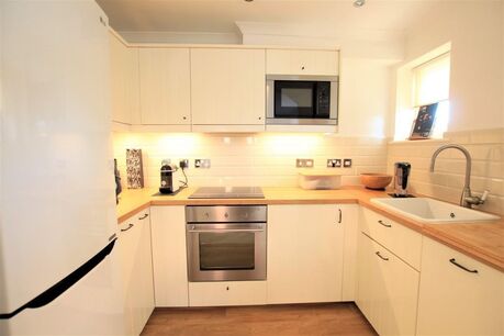 2 bedroom  flat to rent, Available unfurnished from 20/12/2024