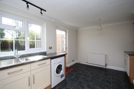 3 bedroom mid terraced house to rent, Available unfurnished now