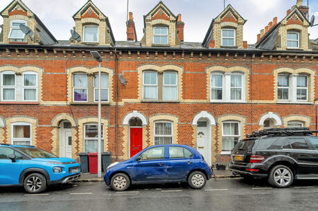 4 bedroom mid terraced house for sale