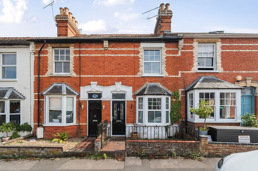 2 bedroom mid terraced house to rent, Available unfurnished now