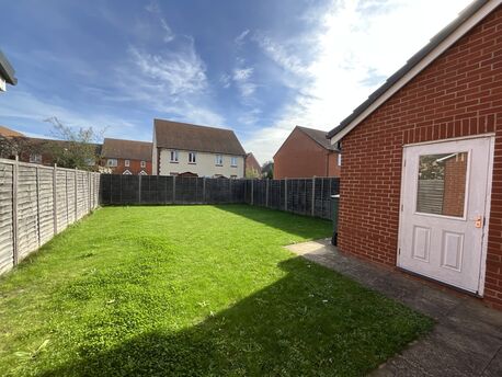 3 bedroom link detached house for sale