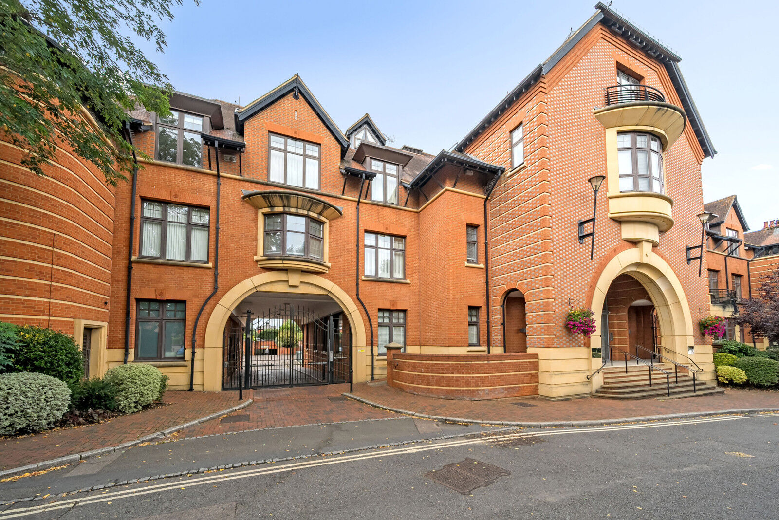 2 bedroom  flat for sale Perpetual House, Station Road, Henley-On-Thames, RG9, main image