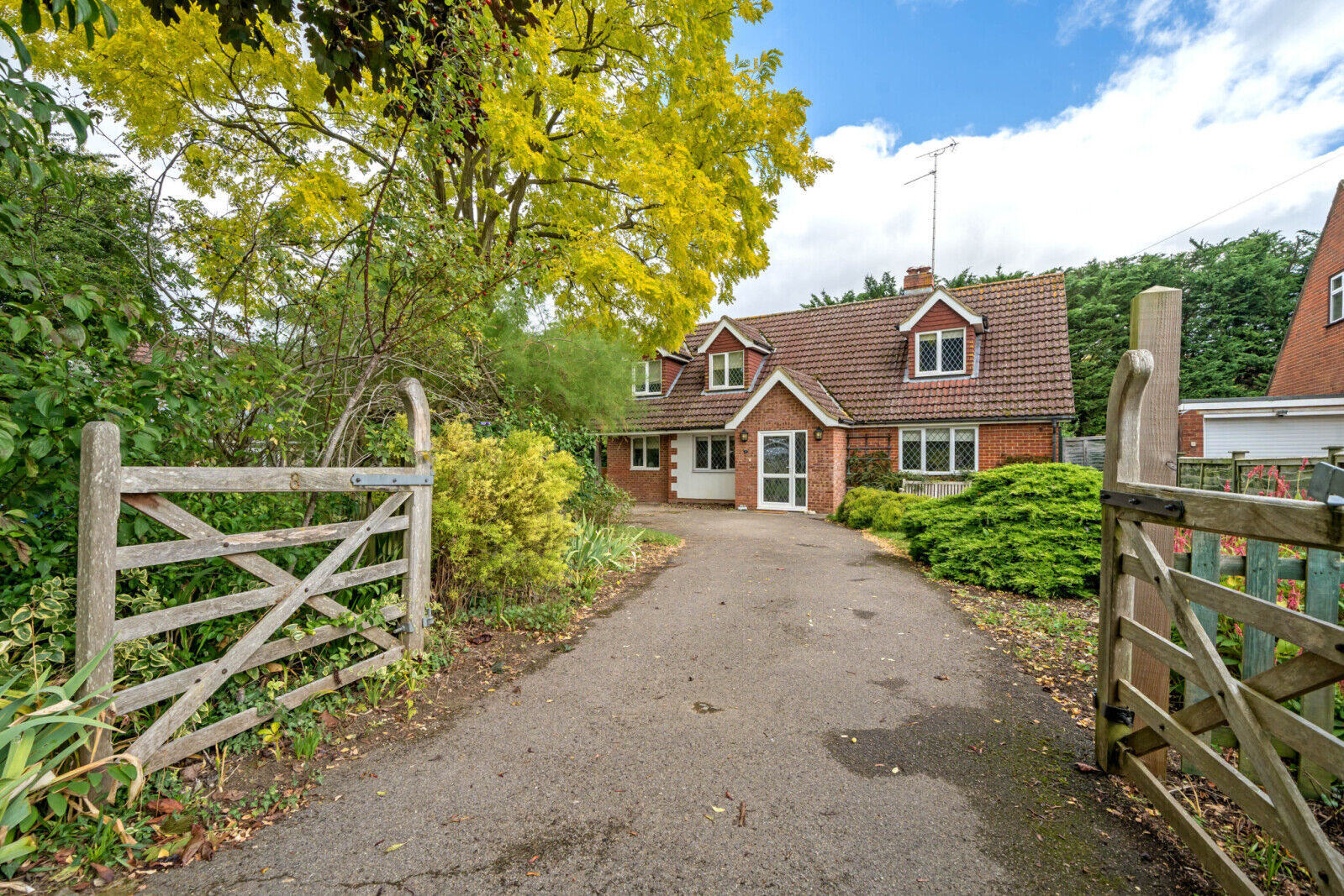 4 bedroom detached house for sale Meadow Close, Moulsford, Wallingford, OX10, main image