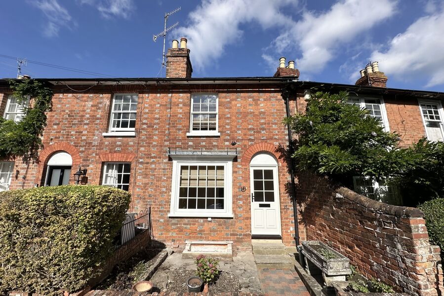 2 bedroom mid terraced house to rent, Available unfurnished now