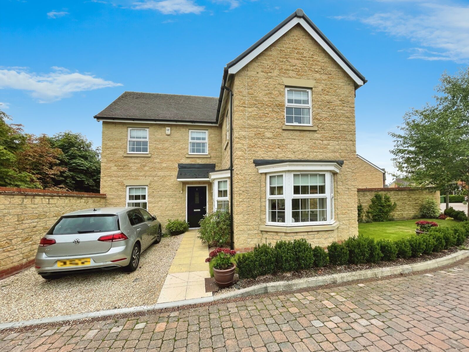 4 bedroom detached house for sale Abbots Grange, Marcham, Abingdon, OX13, main image