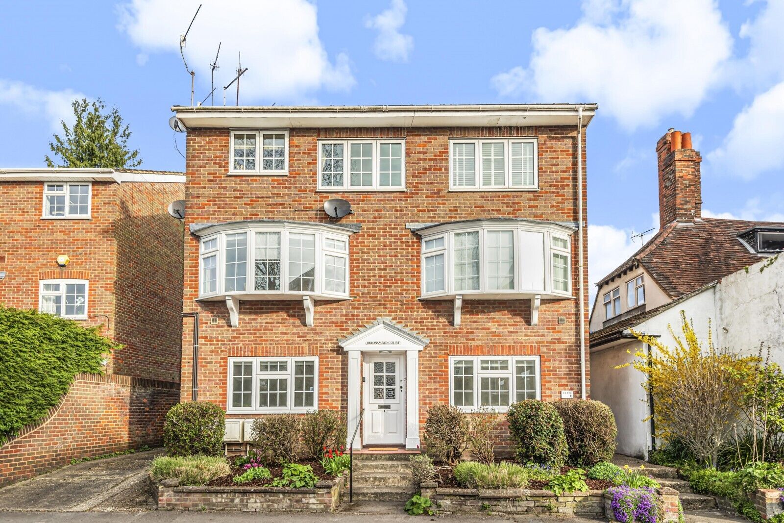 2 bedroom  flat for sale Kings Road, Henley-On-Thames, RG9, main image