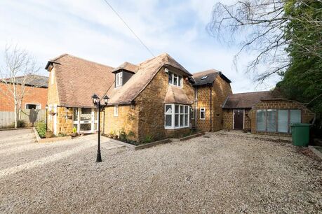 4 bedroom detached house to rent, Available from 01/01/2025