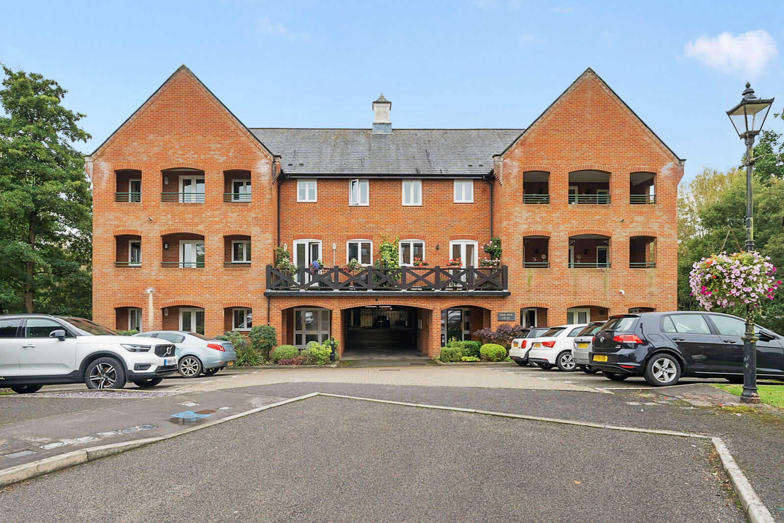 2 bedroom  flat for sale Silk Lane, Twyford, Reading, RG10, main image