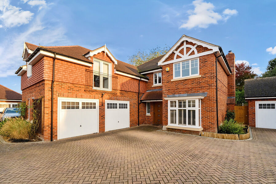 5 bedroom detached house for sale