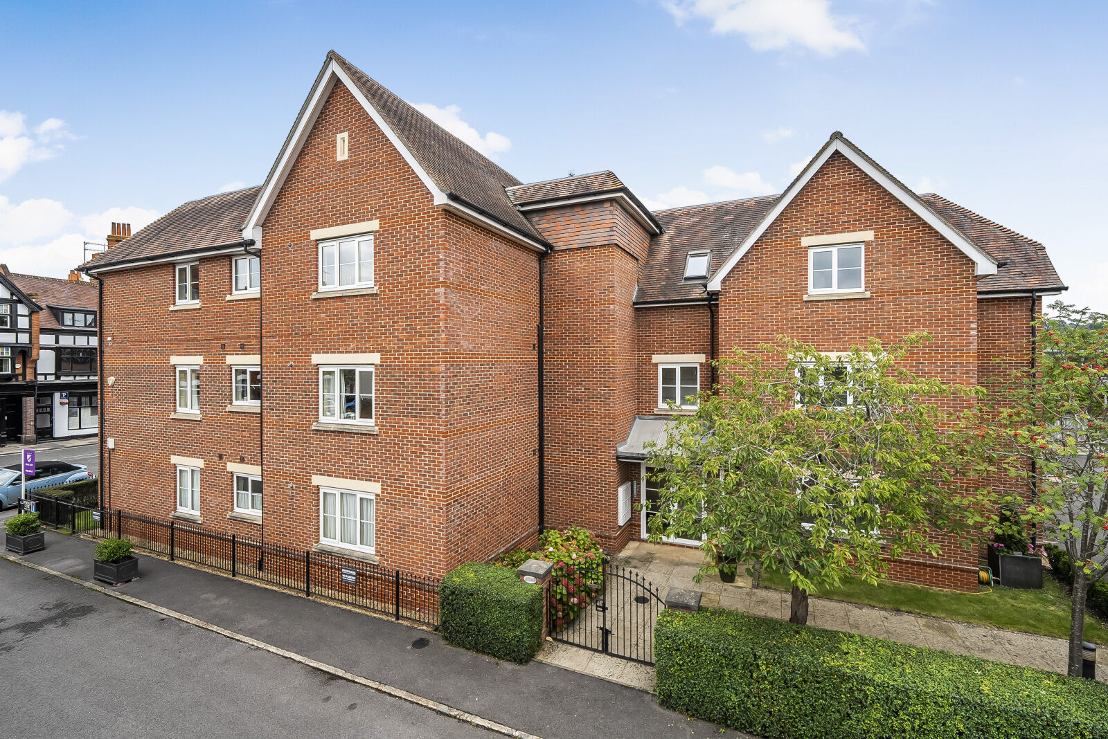 2 bedroom  flat for sale Wyndale Close, Henley-on-Thames, RG9, main image