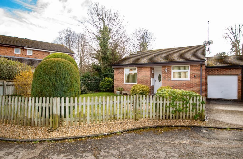 2 bedroom link detached bungalow to rent, Available unfurnished now Wittenham Close, Woodcote, Reading, RG8, main image