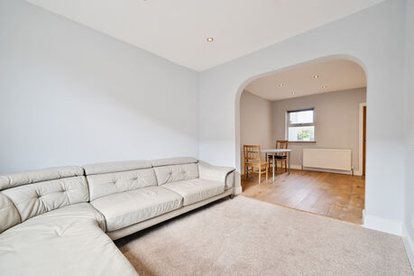 3 bedroom mid terraced house to rent, Available unfurnished from 25/10/2024