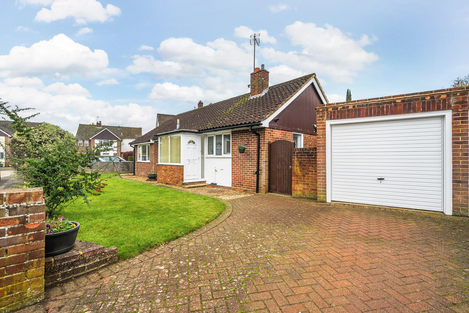 2 bedroom link detached bungalow for sale Beverley Gardens, Wargrave, Reading, RG10, main image