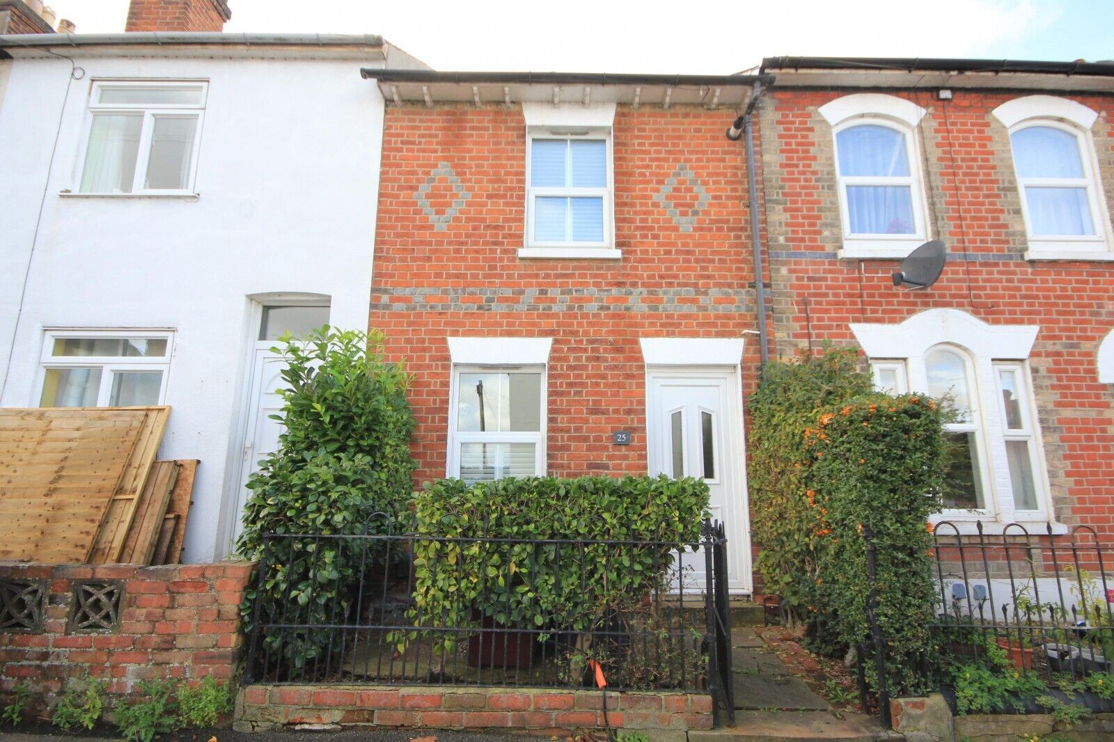 3 bedroom mid terraced house for sale Hill Street, Reading, RG1, main image