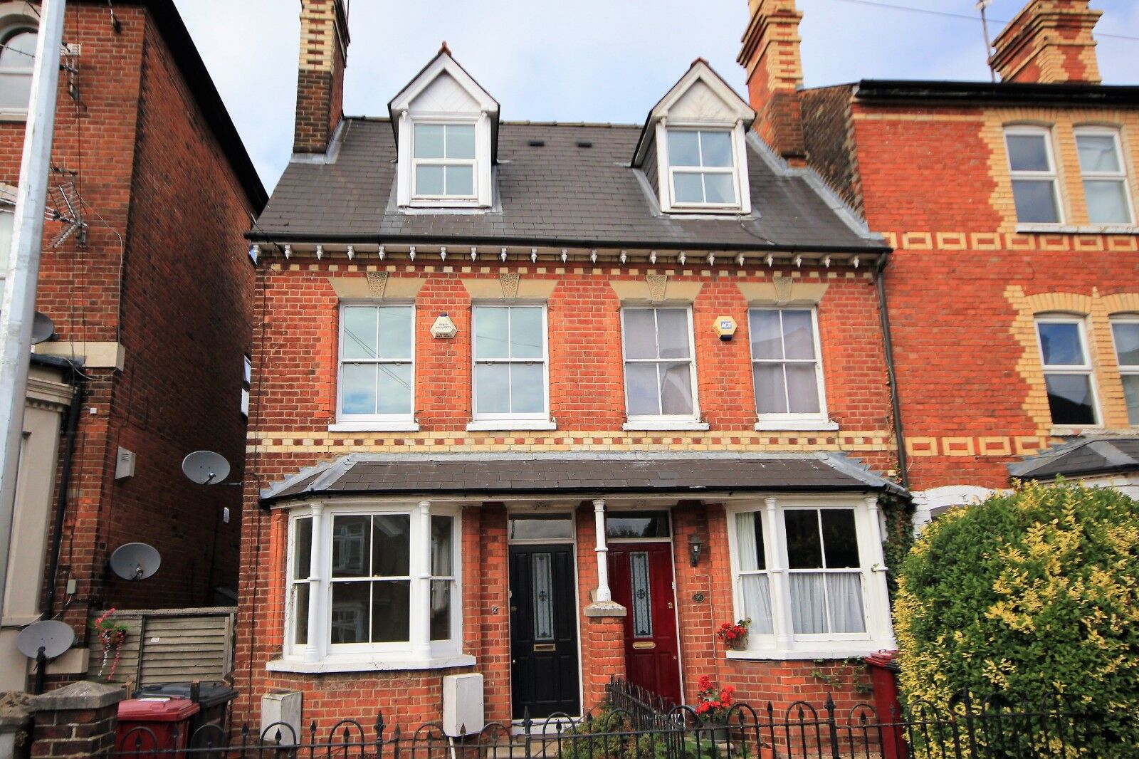 4 bedroom mid terraced house to rent, Available unfurnished from 01/04/2025 Milman Road, Reading, RG2, main image