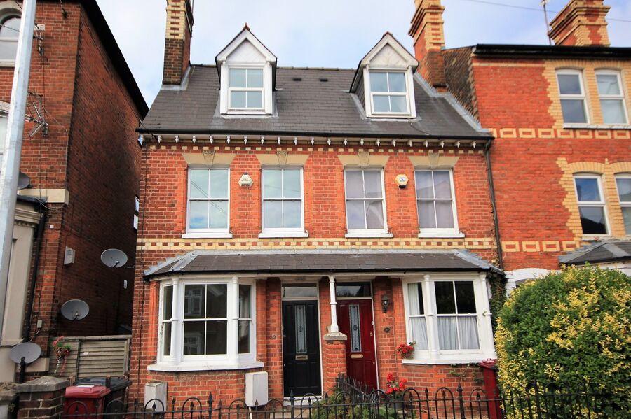 4 bedroom mid terraced house to rent, Available unfurnished from 01/04/2025