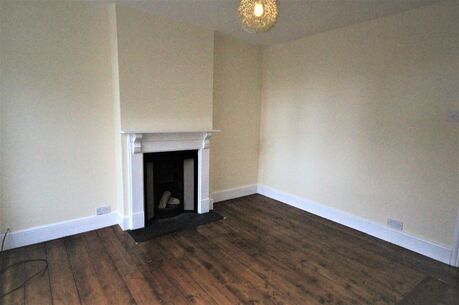 4 bedroom mid terraced house to rent, Available unfurnished from 01/04/2025