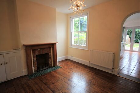 4 bedroom mid terraced house to rent, Available unfurnished from 01/04/2025