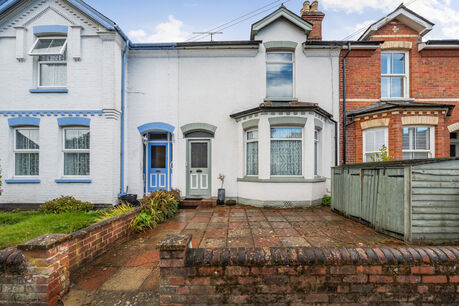 4 bedroom mid terraced house for sale