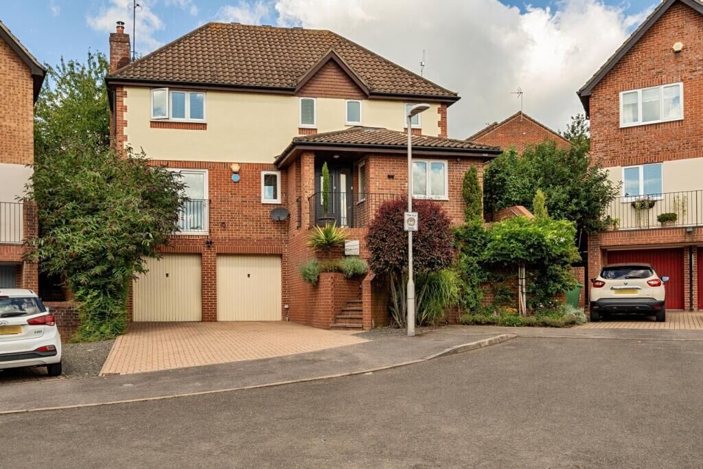 4 bedroom detached house for sale Hornbeam Pightle, Burghfield Common, Reading, RG7, main image