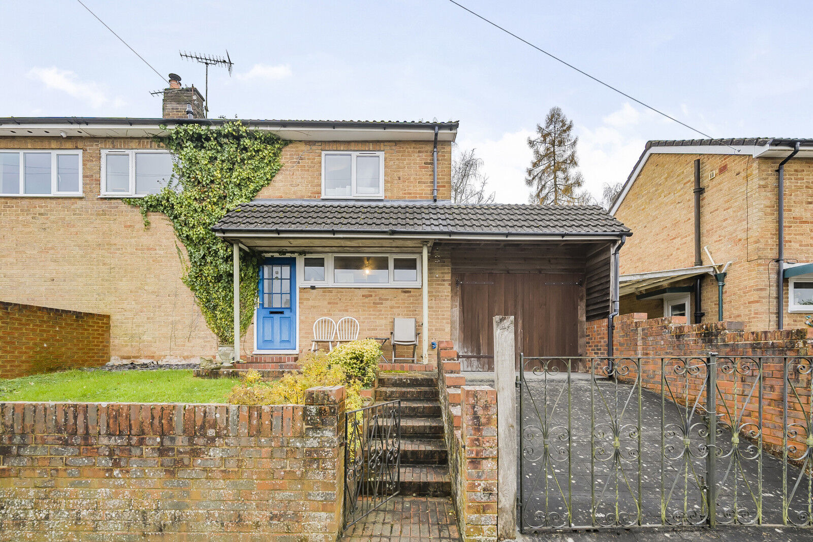 2 bedroom semi detached house for sale Crisp Road, Henley-on-Thames, RG9, main image