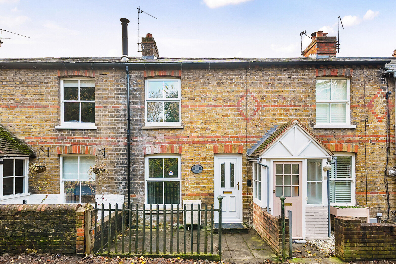 2 bedroom mid terraced house for sale School Lane, Wargrave, RG10, main image