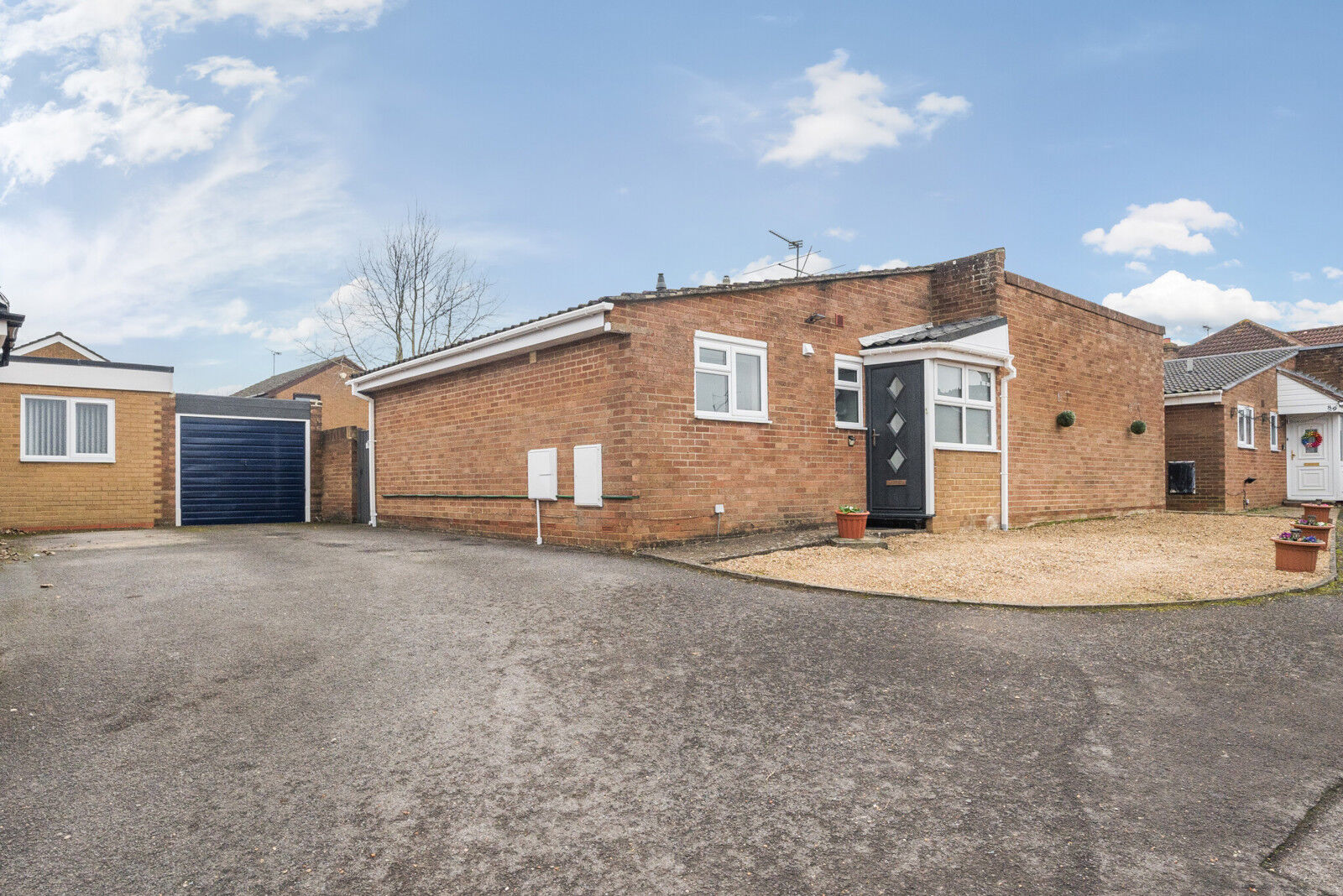 2 bedroom detached bungalow for sale Hurst Park Road, Twyford, Reading, RG10, main image